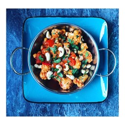 CAULIFLOWER & CASHEW NUT CURRY
