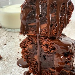 BURNT BUTTER BROWNIES WITH CHOCOLATE SOUR CREAM GANACHE