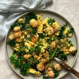 KALE, MUSHROOM & SCRAMBLED EGGS WITH ANCHOVY BREADCRUMBS