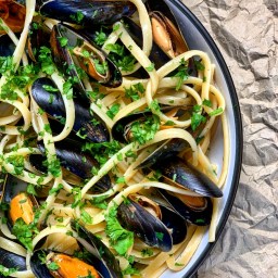 VERMOUTH & GARLIC BUTTER MUSSELS