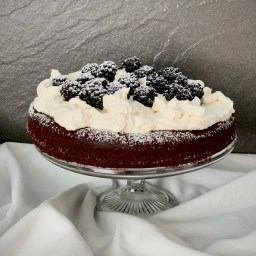 SPICED CHOCOLATE CAKE WITH BLACKBERRIES